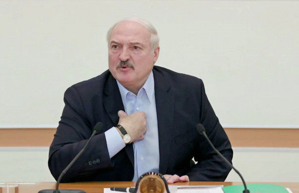 Лукашенко назвал Тихановскую "лохушкой"
