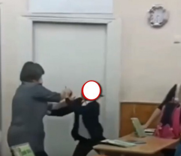 Скандал на уроке: "Ты совсем ...! А ну пошла отсюда, училка..."