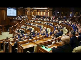 Парламент Молдавии одобрил сокращение полномочий президента