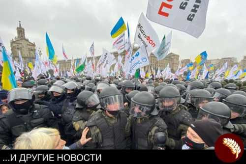 Опять майдан: Крещатик перекрыт, скорые увозят пострадавших