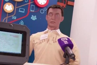 "Конкуренты Аленки": россияне высмеяли роботов, принятых в штат МФЦ