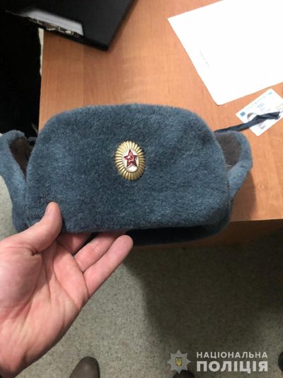 Во Львове задержан парень в шапке-​ушанке с советской кокардой. Ему грозит до 5 лет