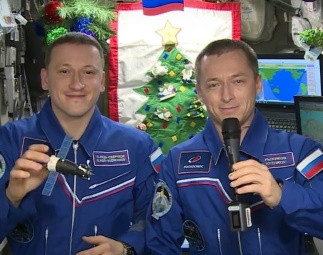 «Вместе мы все преодолеем»: космонавты с борта МКС поздравили землян с Новым годом