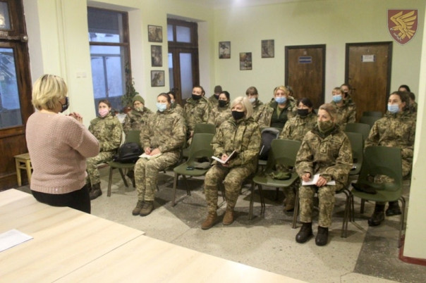 По стандартам НАТЫ: В ВСУ проводят лекции по гендерным вопросам