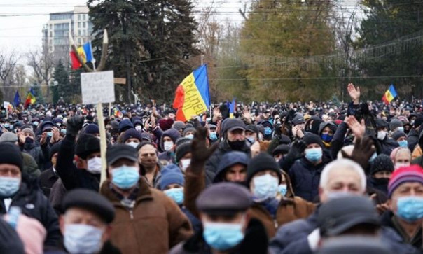 В Молдове протестуют сторонники Санду с требованием отставки парламента и досрочных выборов