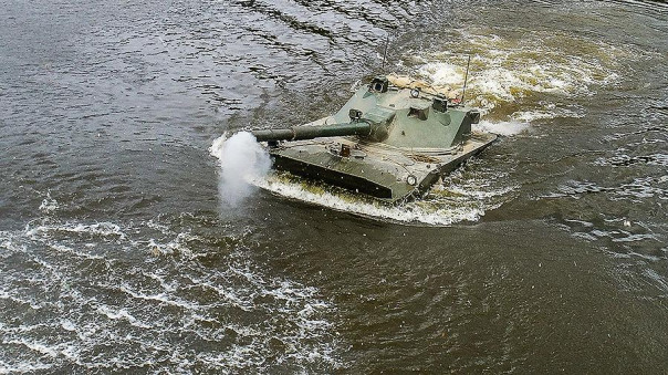 Уникальные кадры испытаний новейшего легкого танка для ВДВ (Видео)