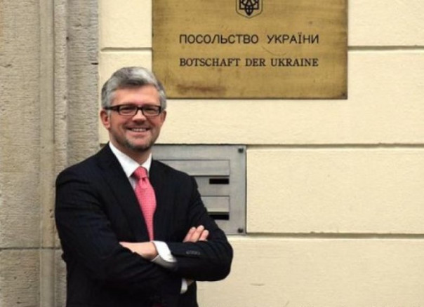 Посол Украины в Германии предложил немецким политикам встать на колени перед украинцами