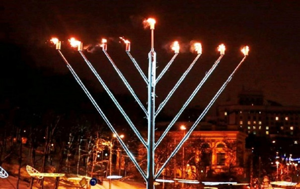 "Запомни, чужинец, господарь тут украинец": киевлянин повалил Ханукию