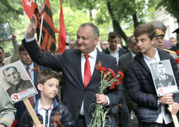 Экс-президента Молдавии Игоря Додона оштрафовали за георгиевскую ленточку в День Победы