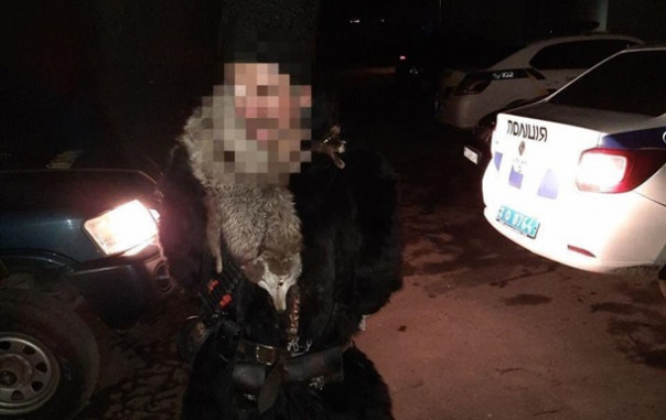 "Спутал с Лениным?!". В Дрогобыче вандал топором повредил памятник Папе Римскому