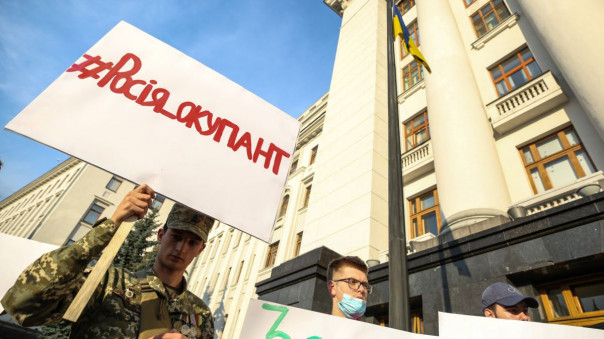 «Если кто хочет в русский мир, мы вывезем вас в серую зону» - угрозы радикалов в Донбассе.