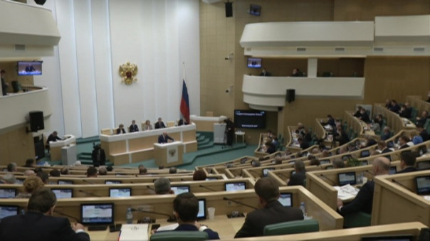 Совет Федерации одобрил закон о штрафе для хамящих чиновников