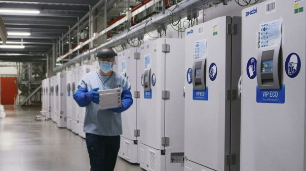 В США медработника госпитализировали после прививки вакциной Pfizer