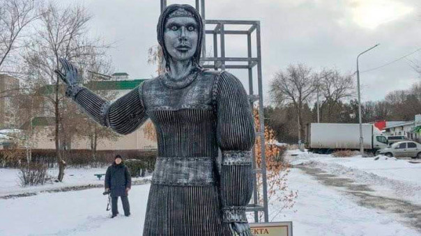 Памятник Алёнке нагоняет ужас