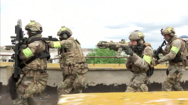 Вступить в бой и обязательно победить: что сотрудники спецслужб называют красивой жизнью