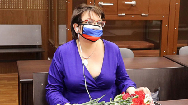 Визгливая либеральная мундепша отделалась условной двушечкой