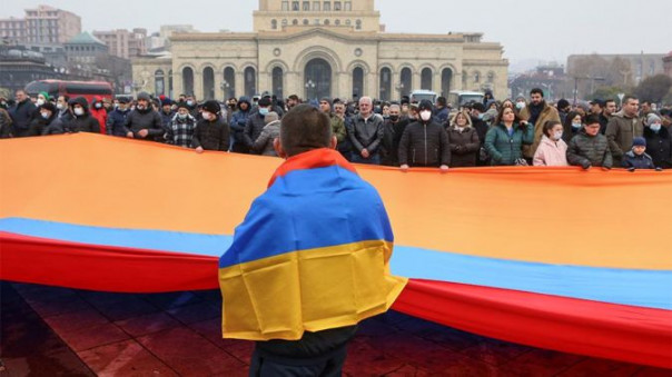 Армянская оппозиция отвергла предложение Пашиняна