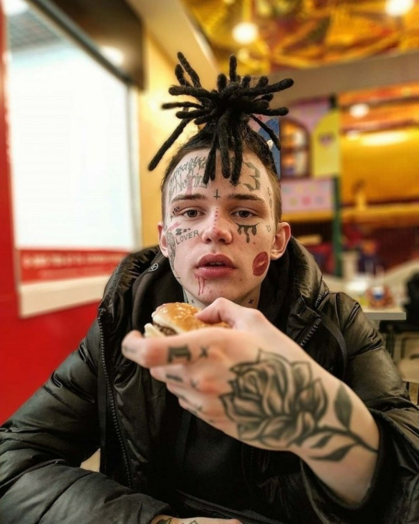 Очень хочет быть рэпером...А деньги откуда берешь на тату?! У мамы...