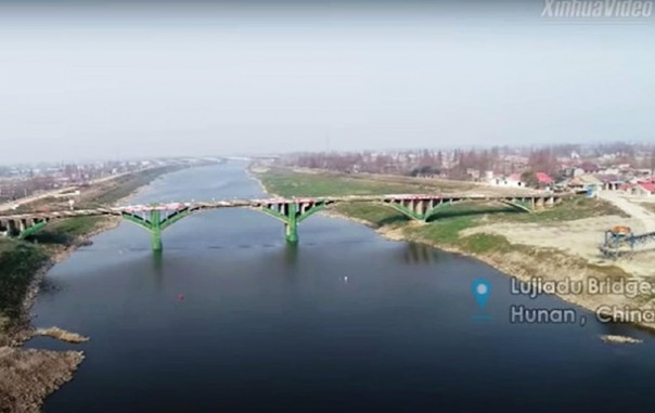 В Китае эффектно снесли мост с истекшим сроком эксплуатации