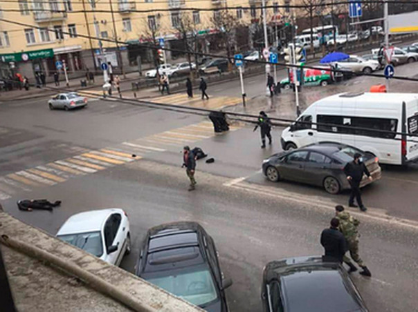 Три человека погибли при стрельбе в Грозном (Кадры с места стрельбы)