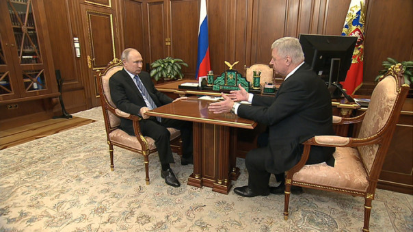 Президент попросил у главы профсоюзов совета о новой поддержке бизнеса