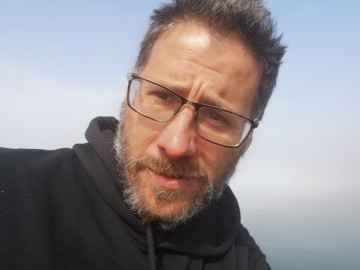 Ученого с мировым именем, создававшего лекарство от рака, нашли мертвым в одних трусах в Петербурге