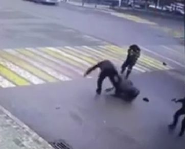 Момент нападения на полицейских в Грозном попал на видео