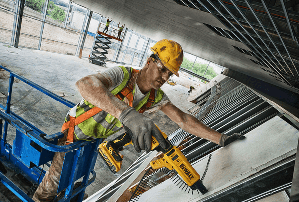 Как пригодится дрель-шуруповерт при установке гипсокартонных листов