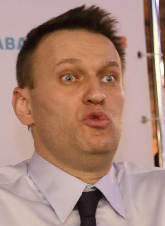 "Леваду" ушли в спячку? ФОМ и ВЦИОМ: "У Алёши 100 млн просмотров? По россиянам не видно"