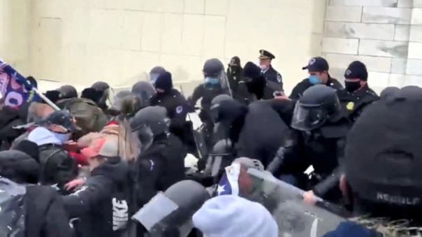 В Вашингтоне 52 человека задержаны после введения комендантского часа | В ходе протестов в Вашингтоне скончались четыре человека