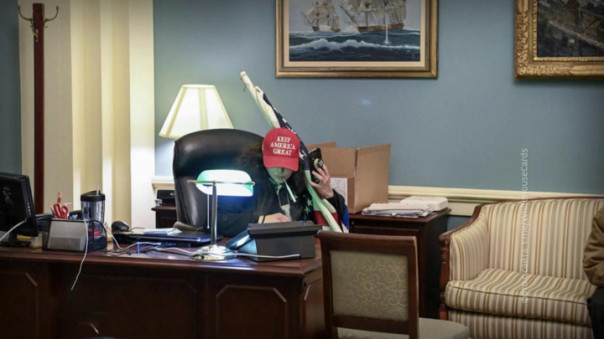 Беспорядки в США: хроника потрясшего мир американского бунта