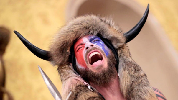 "Это все черная магия": что известно о "викинге" из Капитолия