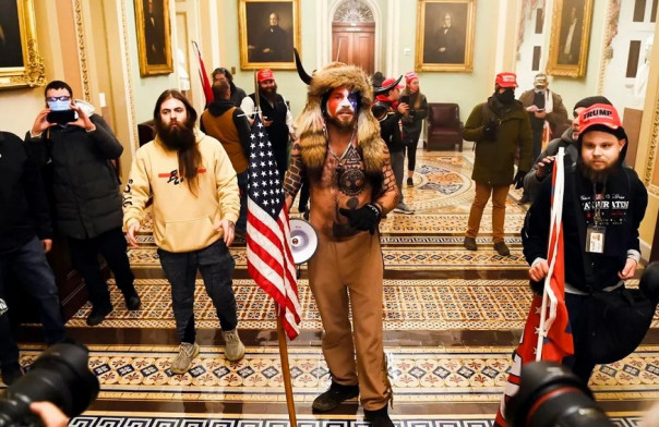 В США задержали штурмовавшего Конгресс "викинга"