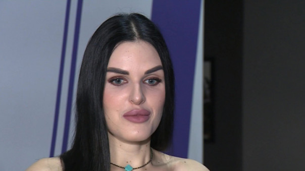 Из-за мошенника певица предстала в полиции в сомнительном образе