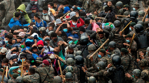 Тысячи мигрантов потребовали теплый прием от новой администрации США