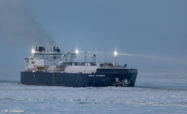 Танкеры с российским СПГ пробились через Севморпуть в мерзнущую Азию