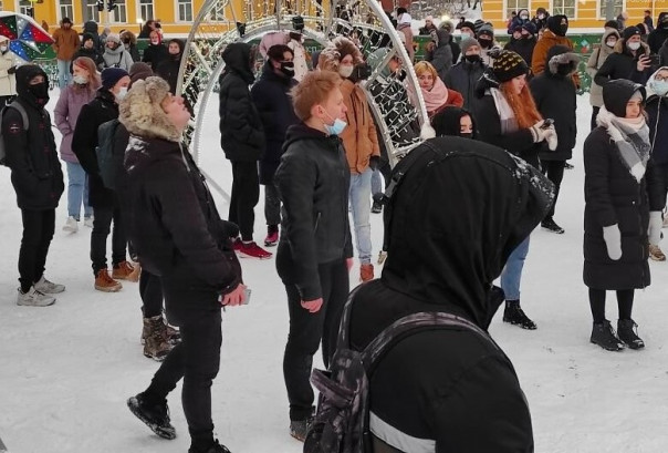 Детки пришли потусить, но митинги их не впечатлили
