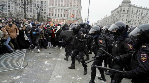 Госдеп осудил Россию за разгон митингов. МИД напомнил, как разгоняют митинги в США
