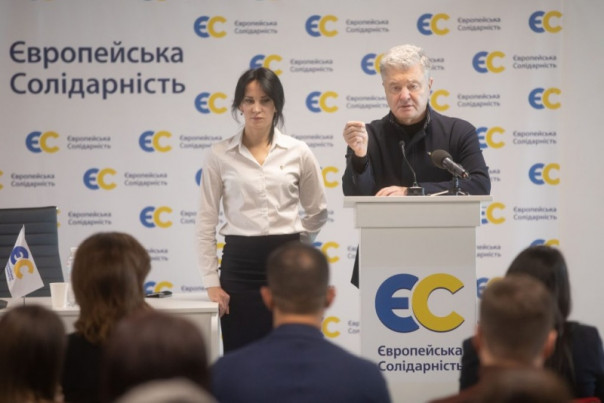 «Будем спокойно убивать москалей». Порошенко выдвинул «настоящую героиню» Марусю Зверобой кандидатом в нардепы