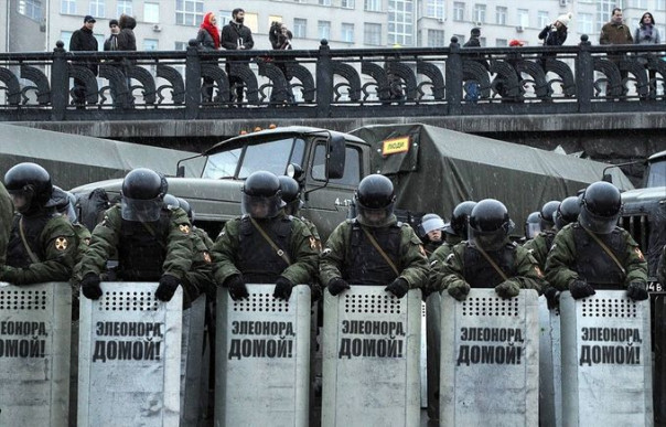 В Москве завершилась несогласованная акция. Силовики вели себя корректно и оказывали помощь всем нуждающимся | Подборка видео