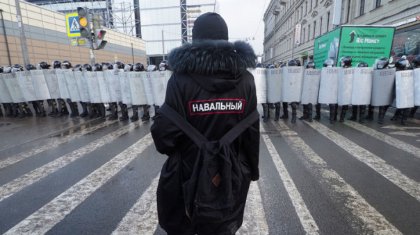 Суды Петербурга отправили под арест семерых участников незаконной акции | Подборка видео