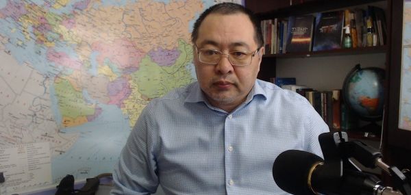 В аэропорту Алма-Аты задержали блогера-русофоба, прилетевшего из Киева