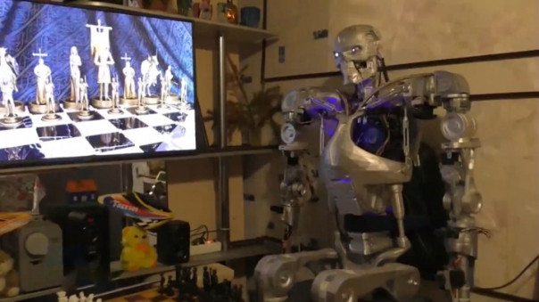 Российского "Терминатора" научили играть в шахматы