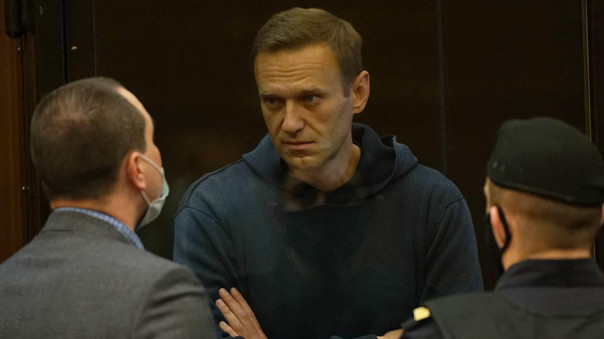 Возобновленный суд над Навальным об оскорблении ветерана начался с замечания судьи