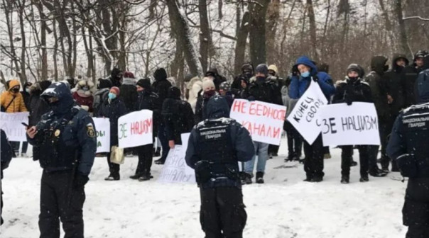 «Зе-нацизм». Журналисты телеканалов NewsOne, ZIK и «112 Украина» вышли на акцию протеста