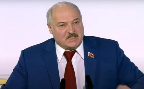 Лукашенко: Беларусь не Россия, власть здесь на колени перед бизнесом не встанет