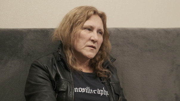 Маргарита Юдина, которую пнул ОМОНовец, заявила, что готова избираться в мэры Луги