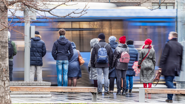 Госдума окончательно запретила высаживать детей-безбилетников