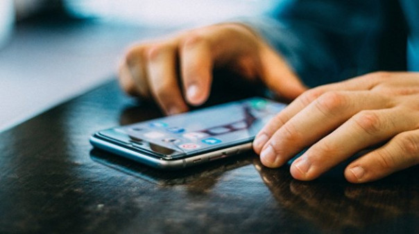 Депутат Верховной Рады засветил горячую переписку с мужчиной