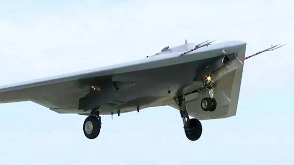 Летчик-испытатель раскрыл возможности беспилотника С-70 "Охотник"